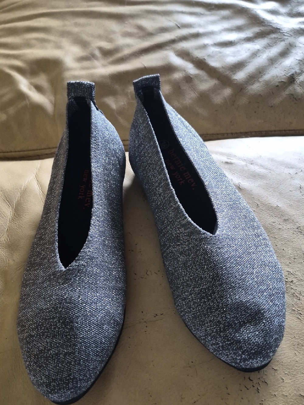 bernie mev. Gray Knit Slip-On Flats